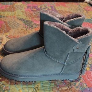 Cute fur-lined suede booties